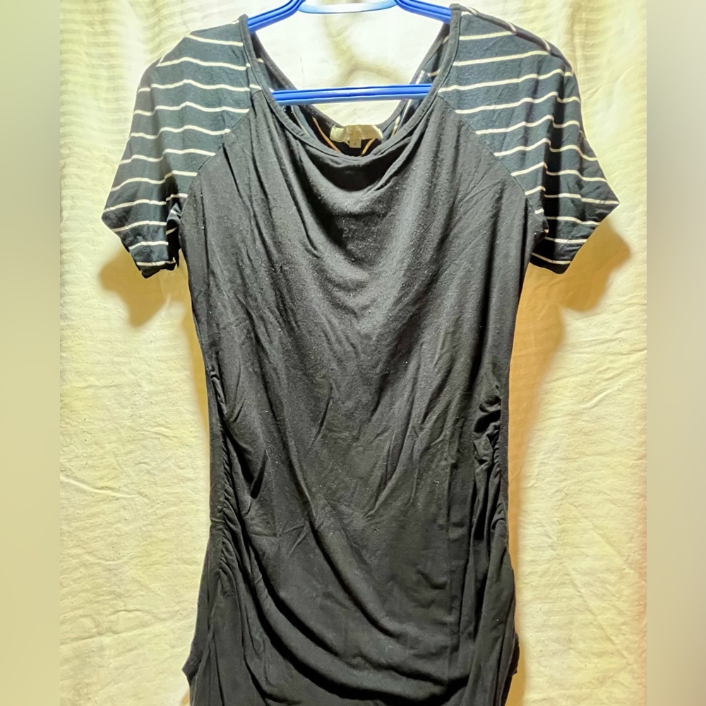 🌟5/$25🌟 Kimi + Kai Black and White Maternity Top Small